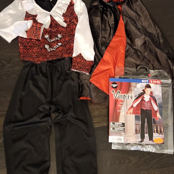 Halloween Costume - Vampire - Picture 5 of 10